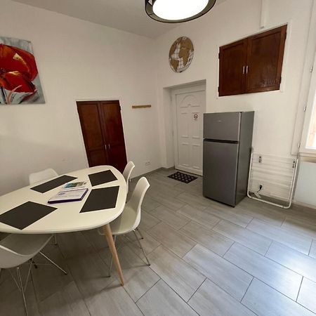 Chez Sonou , Nimes Centreアパートメント エクステリア 写真